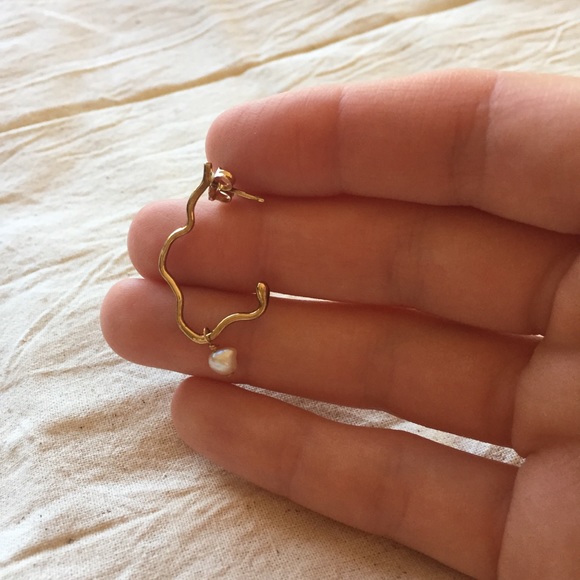 🍋SOLD🍋Amarilo Abstract Pearl Hoops - Picture 8 of 8